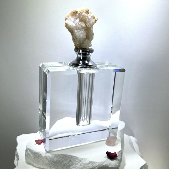 Gorgeous NWOT Crystal W/Quartz Top Luxury Refillable Perfume Bottle/ Decanter - Picture 2 of 10